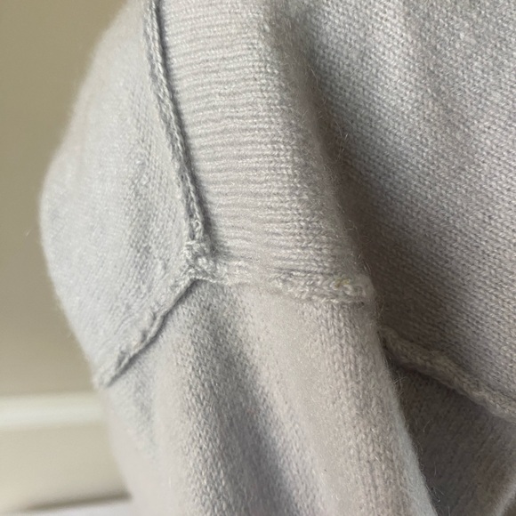 Aqua Cashmere Sky-Blue Crewneck Cashmere Sweater. Women’s S. Reverse Seam Detail - Picture 8 of 10